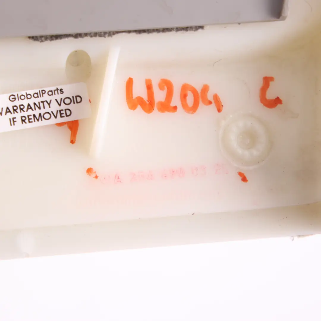 Embellecedor Pilar B Panel Izquierdo Gris para Mercedes W204 con número de pieza A2046900325 Mercedes W204 Embellecedor Pilar B Panel Izquierdo Gris - SKU A2046900325 - Número de pieza A2046900325