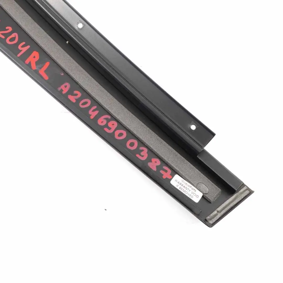 Copertura Montante Porta Nero Posteriore Sinistro per Mercedes W204 con numero di parte A2046900387 Mercedes W204 Copertura Montante Porta Nero Posteriore Sinistro - SKU A2046900387 - Numero di parte A2046900387