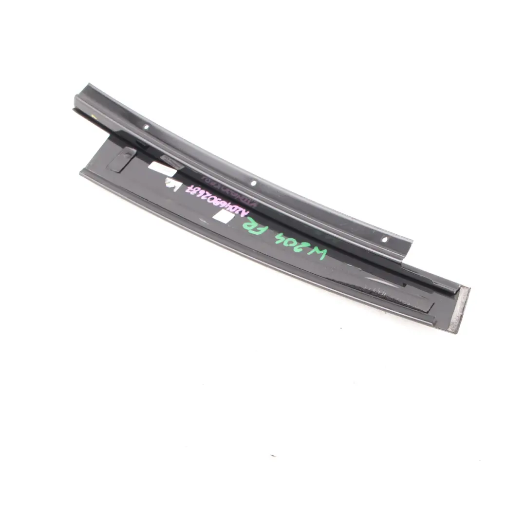 Couvercle de porte avant droite B-Pillar High Gloss pour Mercedes W204 à propos du numéro de pièce A2046902687 Mercedes W204 Couvercle de porte avant droite B-Pillar High Gloss - SKU A2046902687 - Numéro de pièce A2046902687