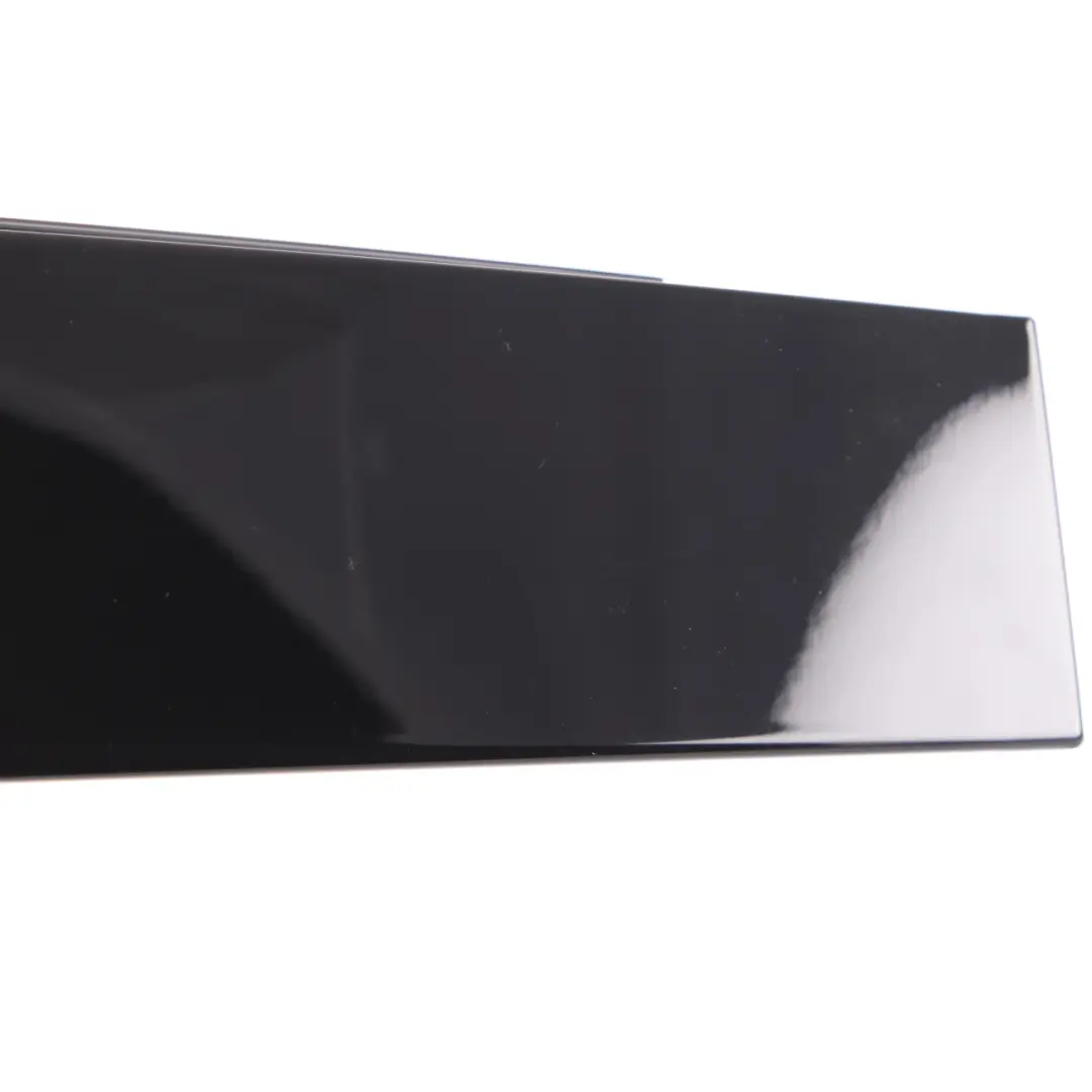 Mercedes W204 Garniture de Porte B-Pillar Avant Gauche - SKU A2046903287 - Numéro de pièce A2046903287