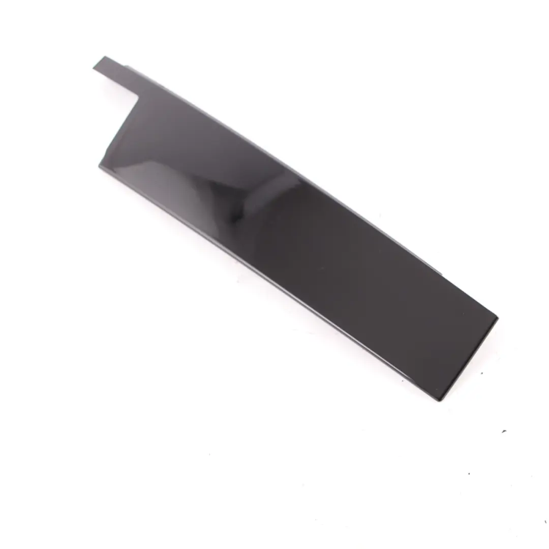 Mercedes W204 Garniture de Porte B-Pillar Avant Gauche - SKU A2046903287 - Numéro de pièce A2046903287