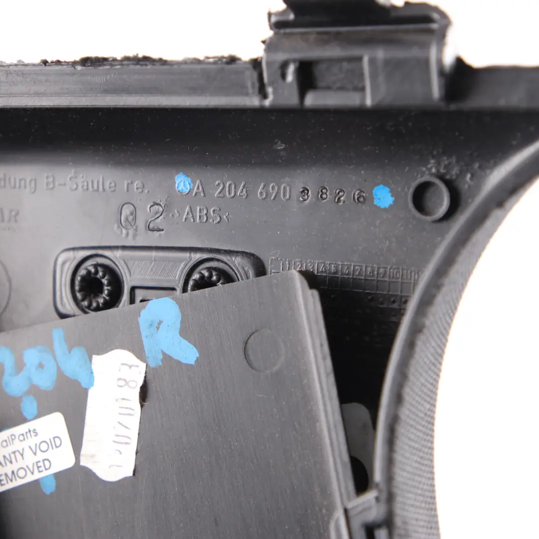 Copripilastro Mercedes W204 Destra Rivestimento Interno Nero per con numero di parte A2046903826 Copripilastro Mercedes W204 Destra Rivestimento Interno Nero - SKU A2046903826 - Numero di parte A2046903826