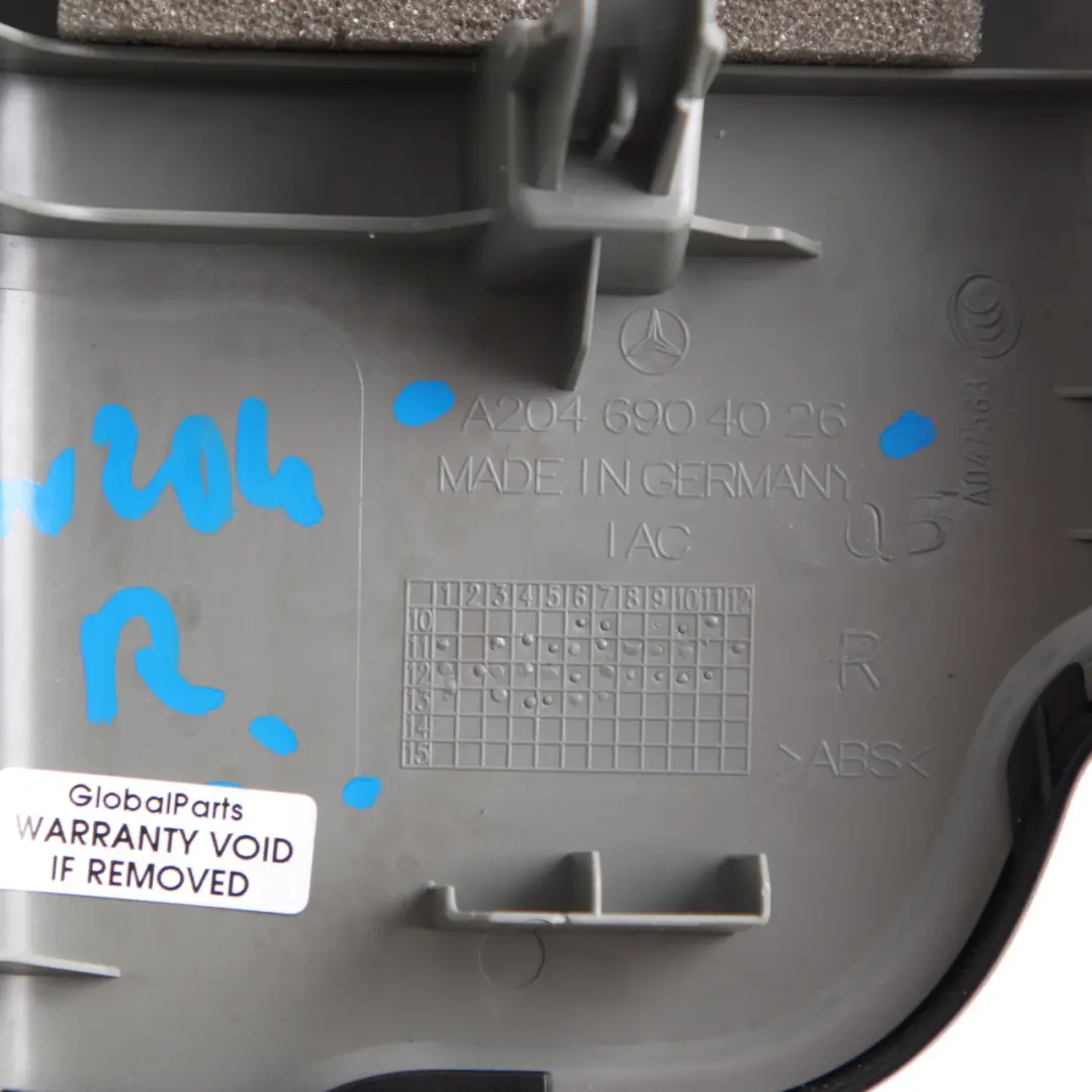 Mercedes W204 Osłona Słupka B Kolumny Prawa - SKU A2046904026 - Numer Części A2046904026