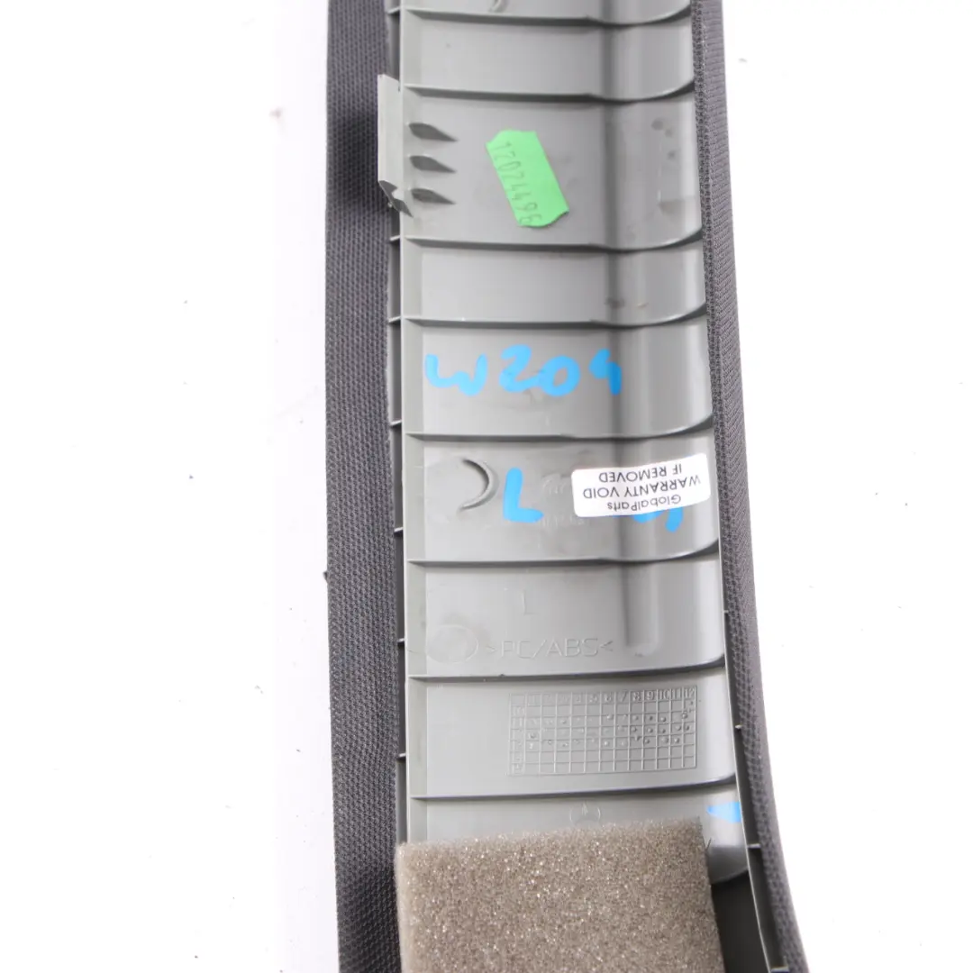 Plastik Listwa Osłona Słupka Lewa Czarna do Mercedes W204 o numerze A2046904526 Mercedes W204 Plastik Listwa Osłona Słupka Lewa Czarna - SKU A2046904526 - Numer Części A2046904526