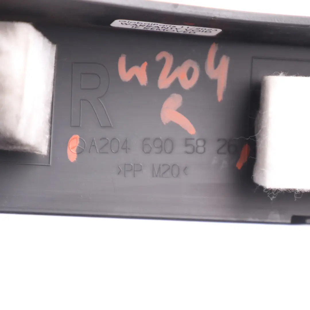 Rivestimento Porta Inferiore Interno Posteriore Destro per Mercedes W204 con numero di parte A2046905826 Mercedes W204 Rivestimento Porta Inferiore Interno Posteriore Destro - SKU A2046905826 - Numero di parte A2046905826