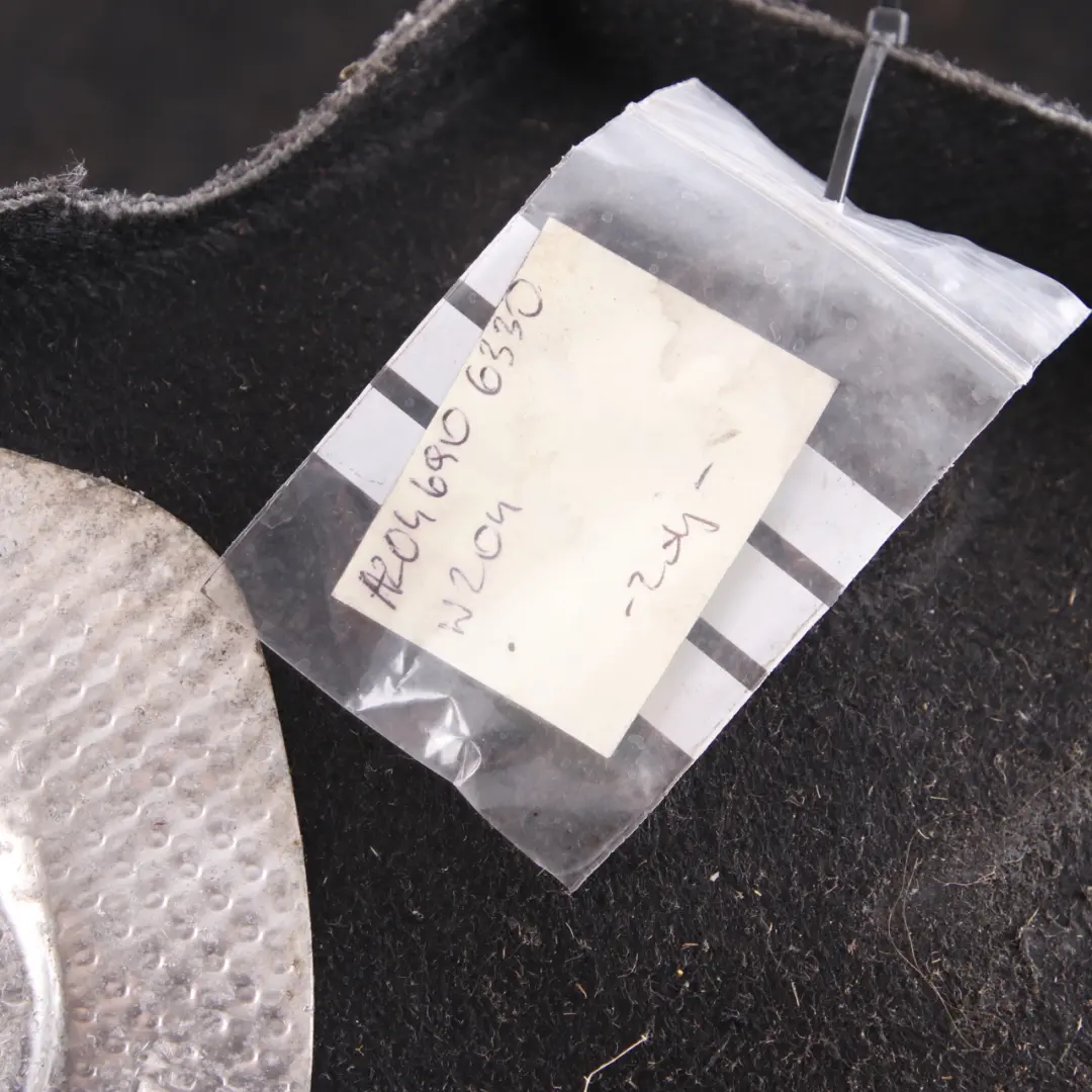 Passaruota posteriore destro Coperchio della timoneria per Mercedes W204 con numero di parte A2046906330 Mercedes W204 Passaruota posteriore destro Coperchio della timoneria - SKU A2046906330 - Numero di parte A2046906330