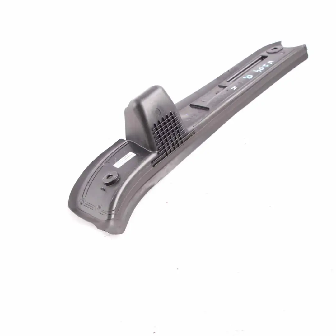 Coffre Mercedes S204 Cache charnière supérieure arrière droit pour à propos du numéro de pièce A2046931833 Coffre Mercedes S204 Cache charnière supérieure arrière droit - SKU A2046931833 - Numéro de pièce A2046931833