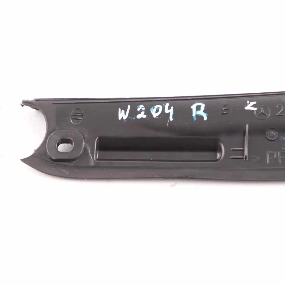 Koffer Raum Mercedes S204 Obere Scharnier Abdeckung Hinten Rechts für mit Teilenummer A2046931833 Koffer Raum Mercedes S204 Obere Scharnier Abdeckung Hinten Rechts - SKU A2046931833 - Teilenummer A2046931833