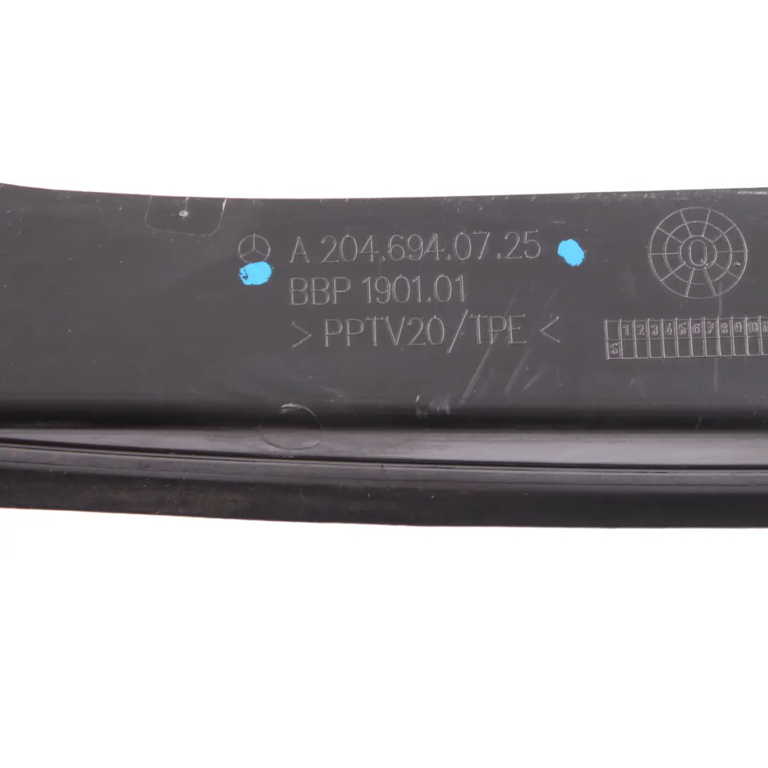  Garniture de Coffre Mercedes W212 Panneau Arriere Gauche Noir A2126930933 - SKU A2046940725 - Numéro de pièce A2046940725