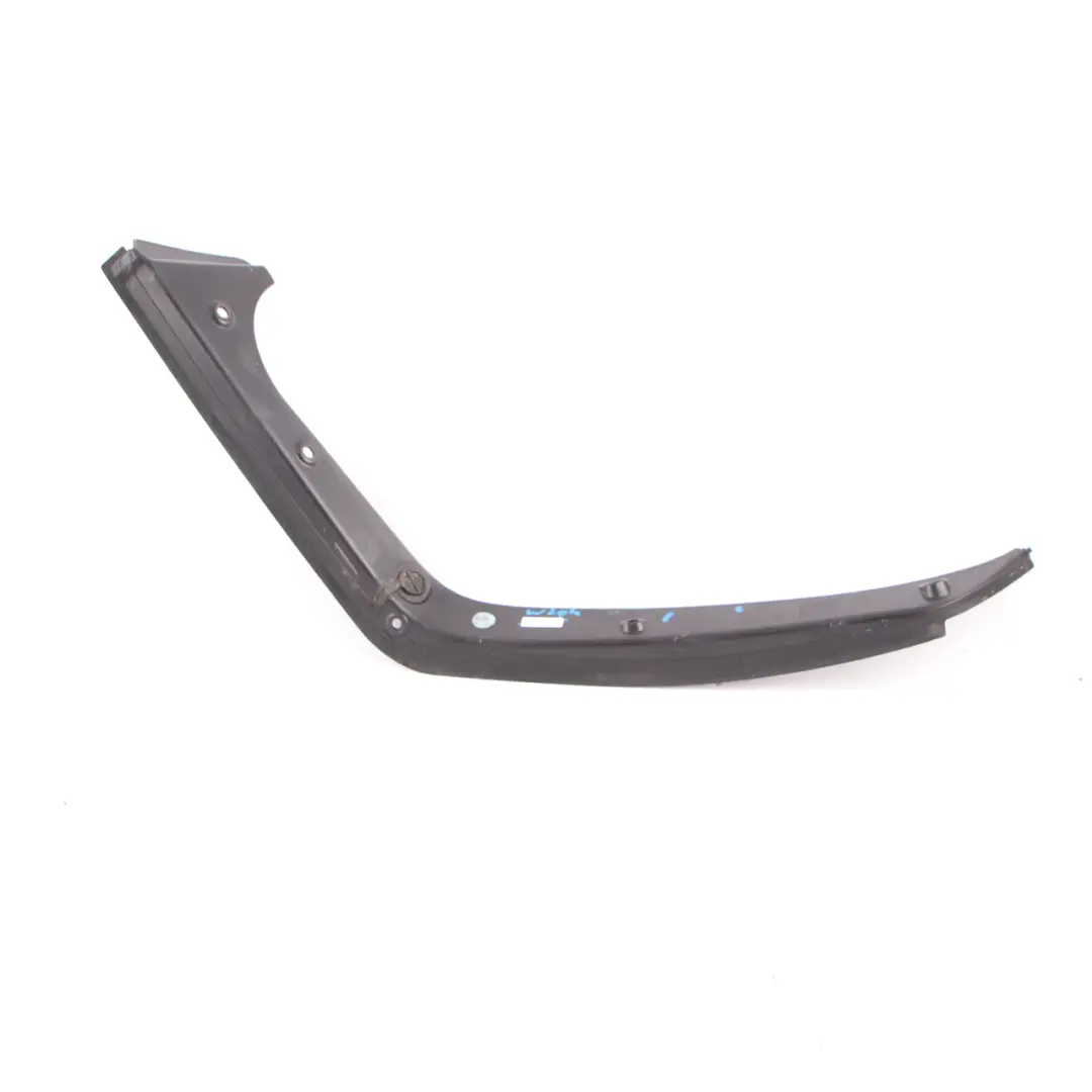 Copri pannello posteriore destro nero per Mercedes W204 con numero di parte A2046940825 Mercedes W204 Copri pannello posteriore destro nero - SKU A2046940825 - Numero di parte A2046940825