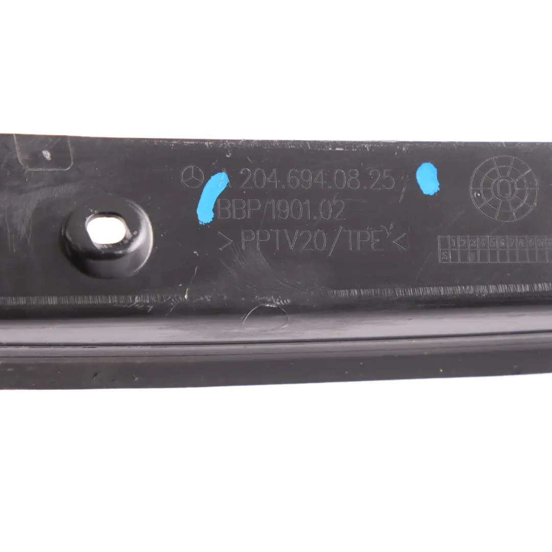 Panel Cubierta Trasera Derecha Negro para Mercedes W204 con número de pieza A2046940825 Mercedes W204 Panel Cubierta Trasera Derecha Negro - SKU A2046940825 - Número de pieza A2046940825