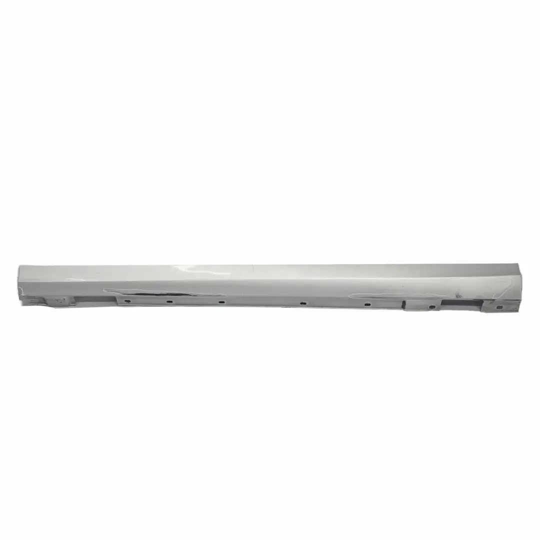 Mercedes W204 Side Skirt Cache seuil porte gauche Iridium Silver - 775 - SKU A2046980354-IRS - Numéro de pièce A2046980354