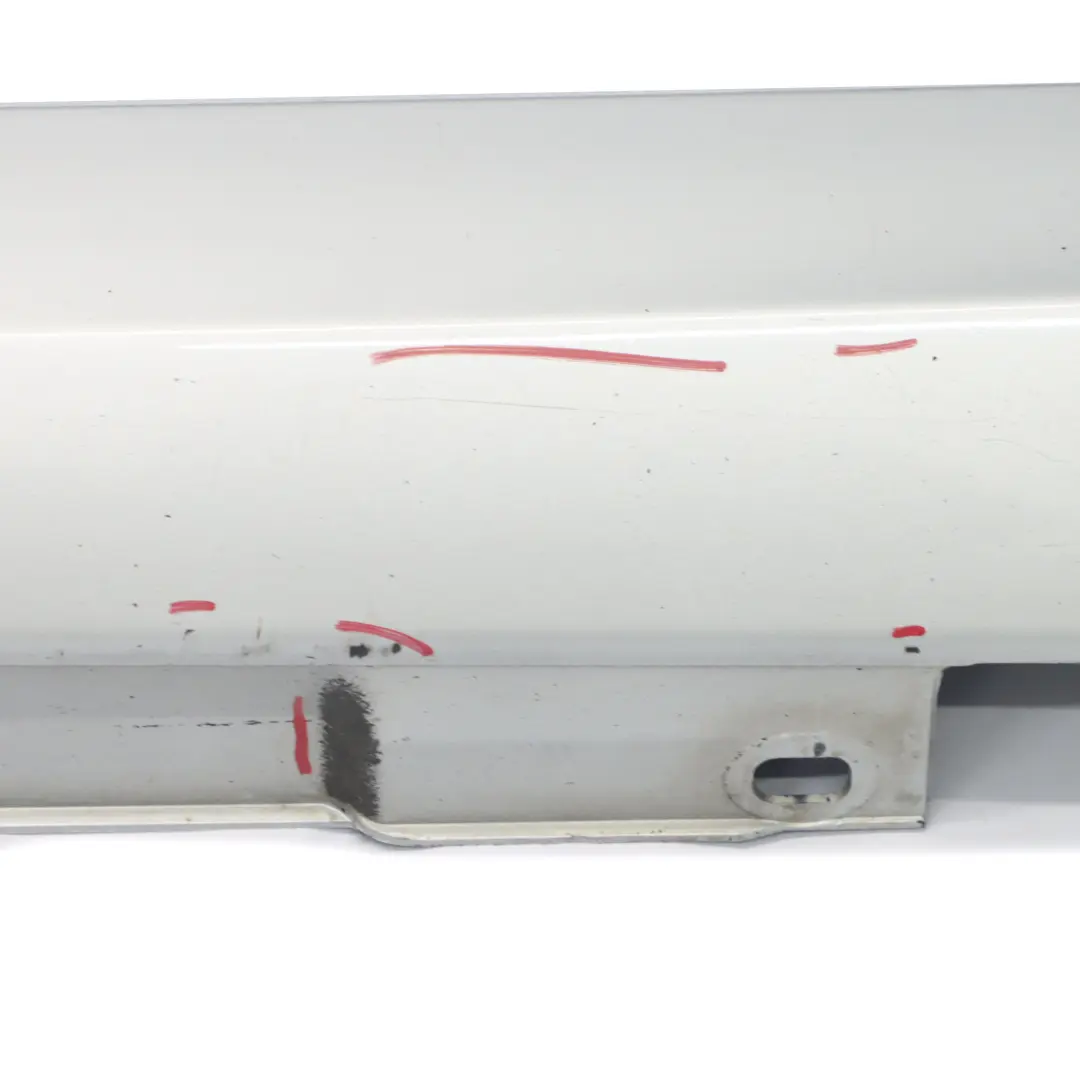  Faldón lateral Mercedes W204 Cubre umbral de puerta izquierdo Iridium Silver 775 - SKU A2046980354-IRS1 - Número de pieza A2046980354