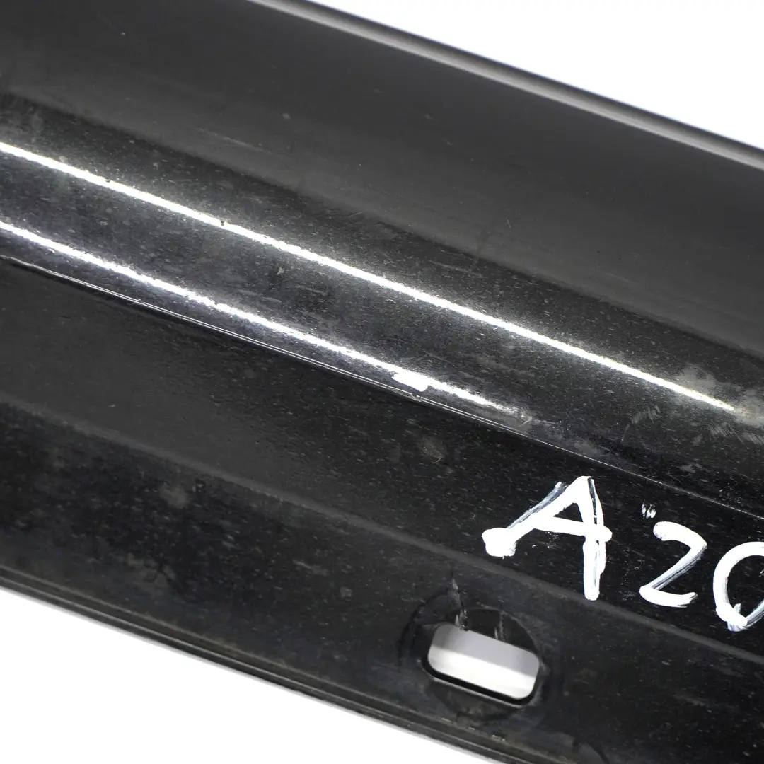 Seitenschwellerabdeckung links Obsidianschwarz Metallic - 197 für Mercedes W204 mit Teilenummer A2046980354 Mercedes W204 Seitenschwellerabdeckung links Obsidianschwarz Metallic - 197 - SKU A2046980354-OB1 - Teilenummer A2046980354