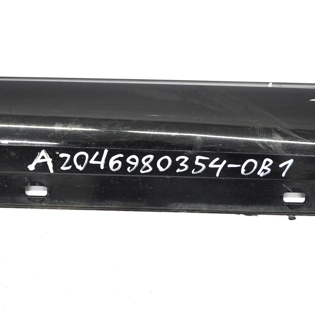 Mercedes W204 Faldón lateral Cubre umbral puerta izquierdo Obsidian Black - 197 - SKU A2046980354-OB1 - Número de pieza A2046980354