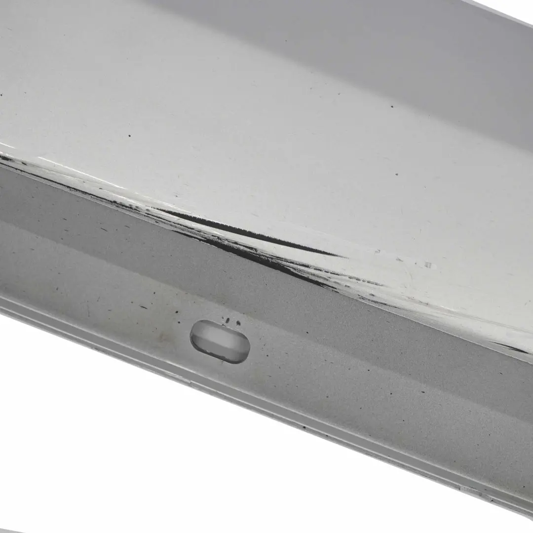 Faldón lateral Mercedes W204 Cubre umbral puerta derecho Iridium Silber 775 para con número de pieza A2046980454 Faldón lateral Mercedes W204 Cubre umbral puerta derecho Iridium Silber 775 - SKU A2046980454-IRS - Número de pieza A2046980454