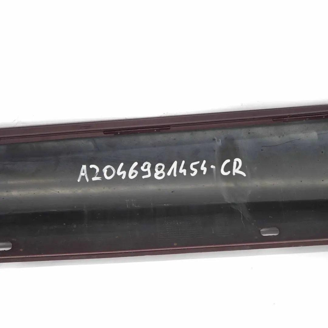 Faldón Lateral Tapa Umbral Puerta Derecha Carneol Rojo - 544 para Mercedes W204 con número de pieza A2046981454 Mercedes W204 Faldón Lateral Tapa Umbral Puerta Derecha Carneol Rojo - 544 - SKU A2046981454-CR - Número de pieza A2046981454