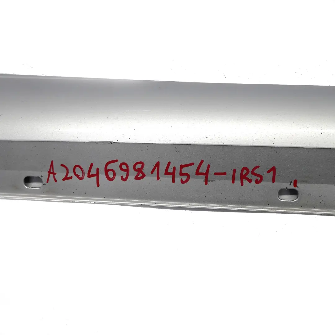 Próg Nakładka Listwa Progowa Iridium Silver Metalik - 775 do Mercedes W204 o numerze A2046981454 Mercedes W204 Próg Nakładka Listwa Progowa Iridium Silver Metalik - 775 - SKU A2046981454-IRS1 - Numer Części A2046981454