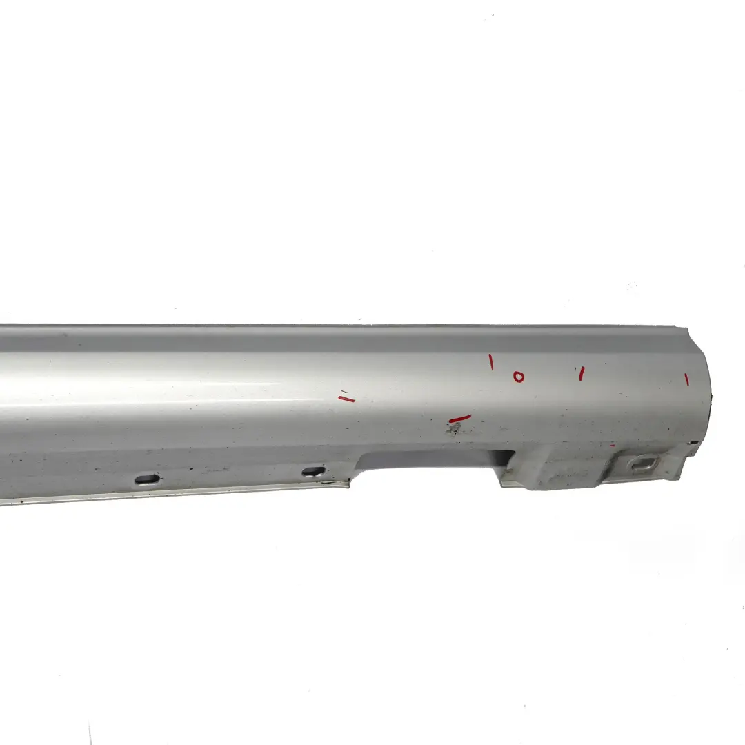 Mercedes W204 Latérale Couvercle de Seuil de Porte Droite Iridium Silver - 775 - SKU A2046981454-IRS1 - Numéro de pièce A2046981454