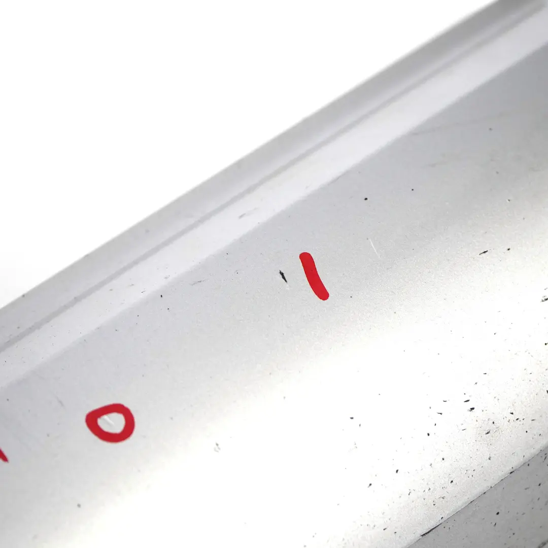 Coperchio Soglia Porta Gonna Laterale Destra Iridium Silver - 775 per Mercedes W204 con numero di parte A2046981454 Mercedes W204 Coperchio Soglia Porta Gonna Laterale Destra Iridium Silver - 775 - SKU A2046981454-IRS1 - Numero di parte A2046981454