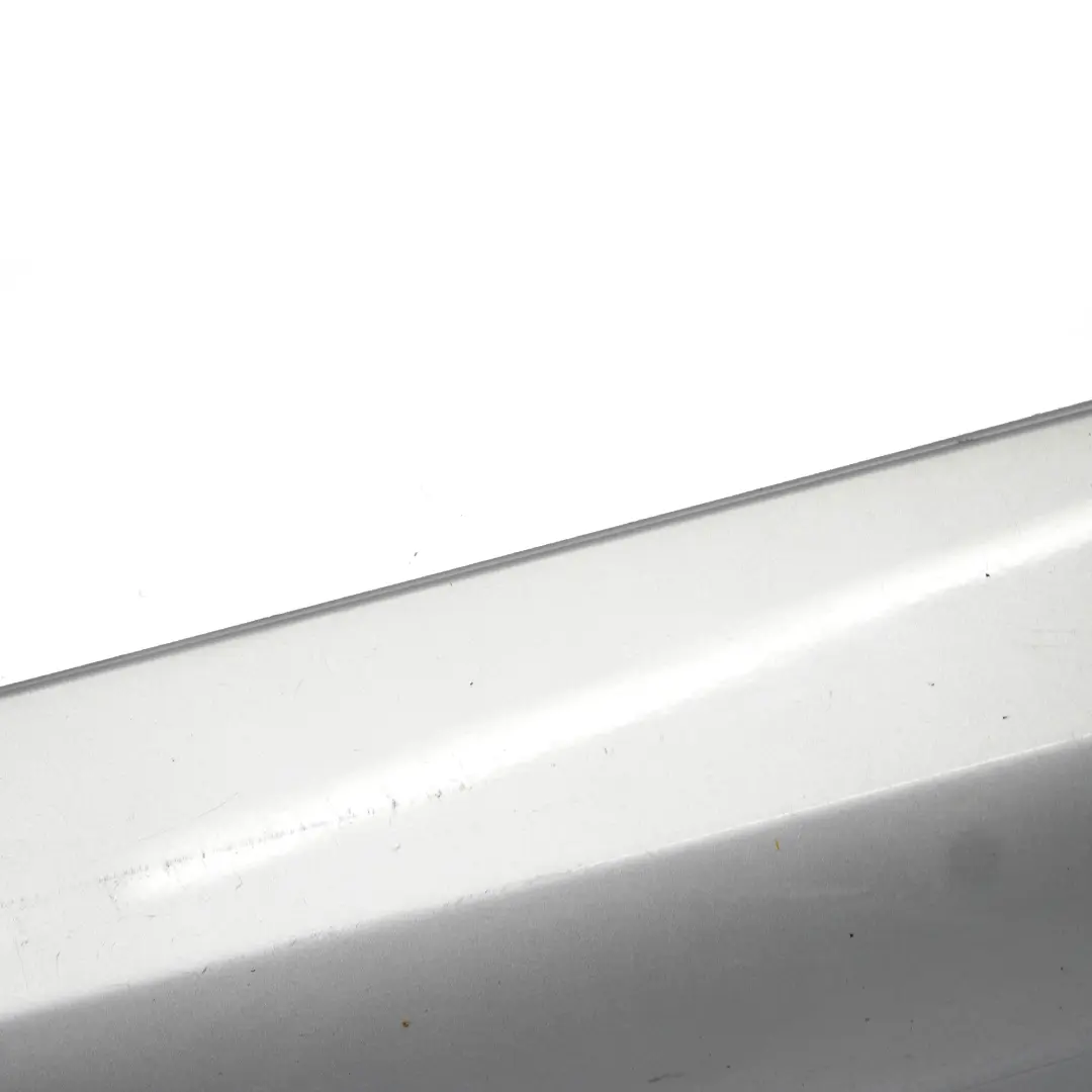 Faldón Lateral Mercedes W204 Cubre Umbral Derecho Iridium Silver - 775 para con número de pieza A2046981454 Faldón Lateral Mercedes W204 Cubre Umbral Derecho Iridium Silver - 775 - SKU A2046981454-IRS2 - Número de pieza A2046981454