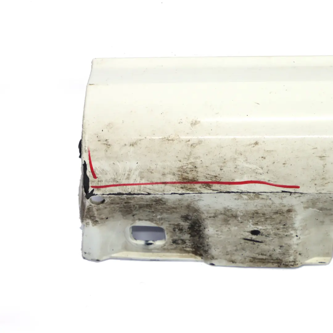 Cache seuil de porte gauche Calcite White 650 pour Mercedes C204 AMG à propos du numéro de pièce A2046982554 Mercedes C204 AMG Cache seuil de porte gauche Calcite White 650 - SKU A2046982554-CW - Numéro de pièce A2046982554