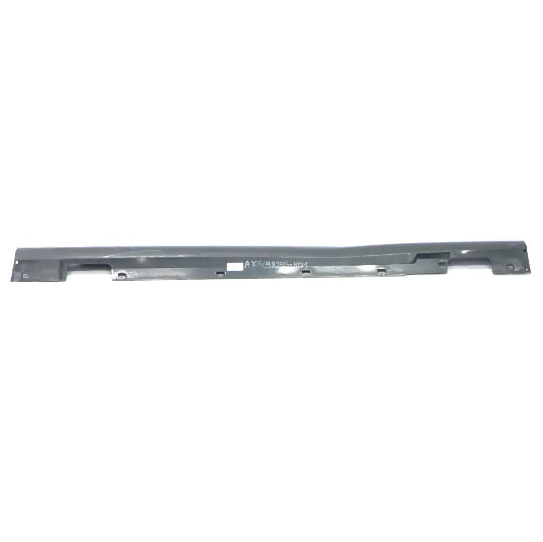 Cache seuil de porte gauche Noir Magnetite - 183 pour Mercedes C204 AMG à propos du numéro de pièce A2046982554 Mercedes C204 AMG Cache seuil de porte gauche Noir Magnetite - 183 - SKU A2046982554-MTS1 - Numéro de pièce A2046982554