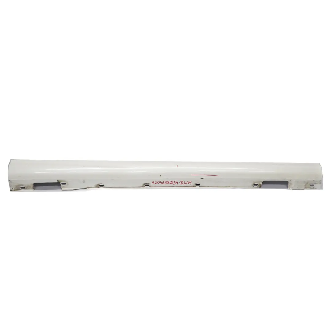 Mercedes C204 AMG Faldón lateral Cubre umbral puerta Derecho Blanco Diamante 799 - SKU A2046982654-DWM - Número de pieza A2046982654