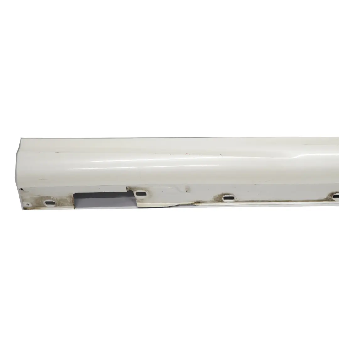 Mercedes C204 AMG Faldón lateral Cubre umbral puerta Derecho Blanco Diamante 799 - SKU A2046982654-DWM - Número de pieza A2046982654