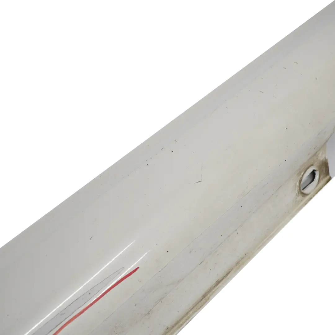 Latérale Couvercle de seuil de porte droite Diamond White 799 pour Mercedes C204 AMG à propos du numéro de pièce A2046982654 Mercedes C204 AMG Latérale Couvercle de seuil de porte droite Diamond White 799 - SKU A2046982654-DWM - Numéro de pièce A2046982654