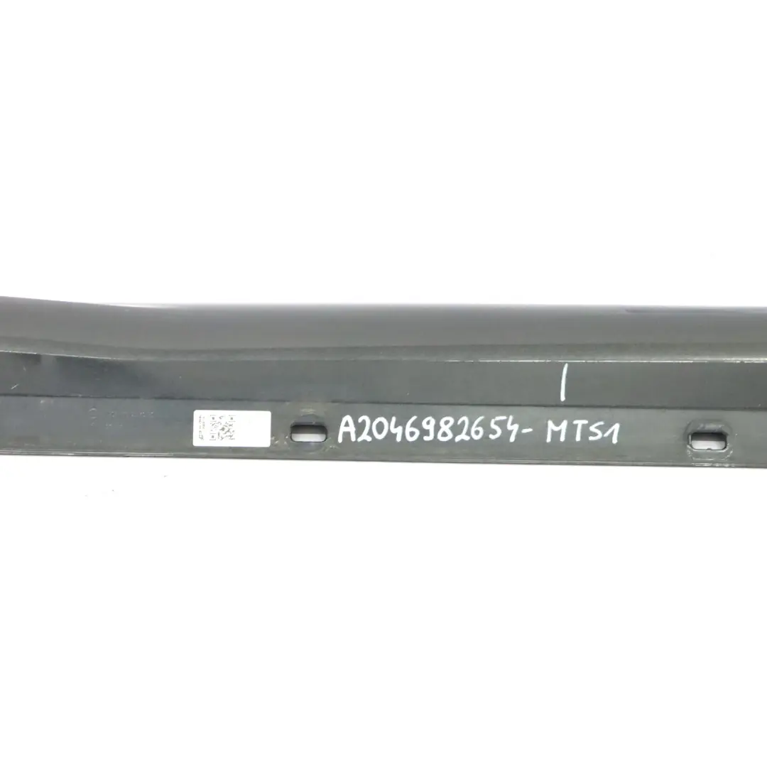 latérale couvre seuil de porte droite noir magnétite - 183 pour Mercedes C204 AMG à propos du numéro de pièce A2046982654 Mercedes C204 AMG latérale couvre seuil de porte droite noir magnétite - 183 - SKU A2046982654-MTS1 - Numéro de pièce A2046982654