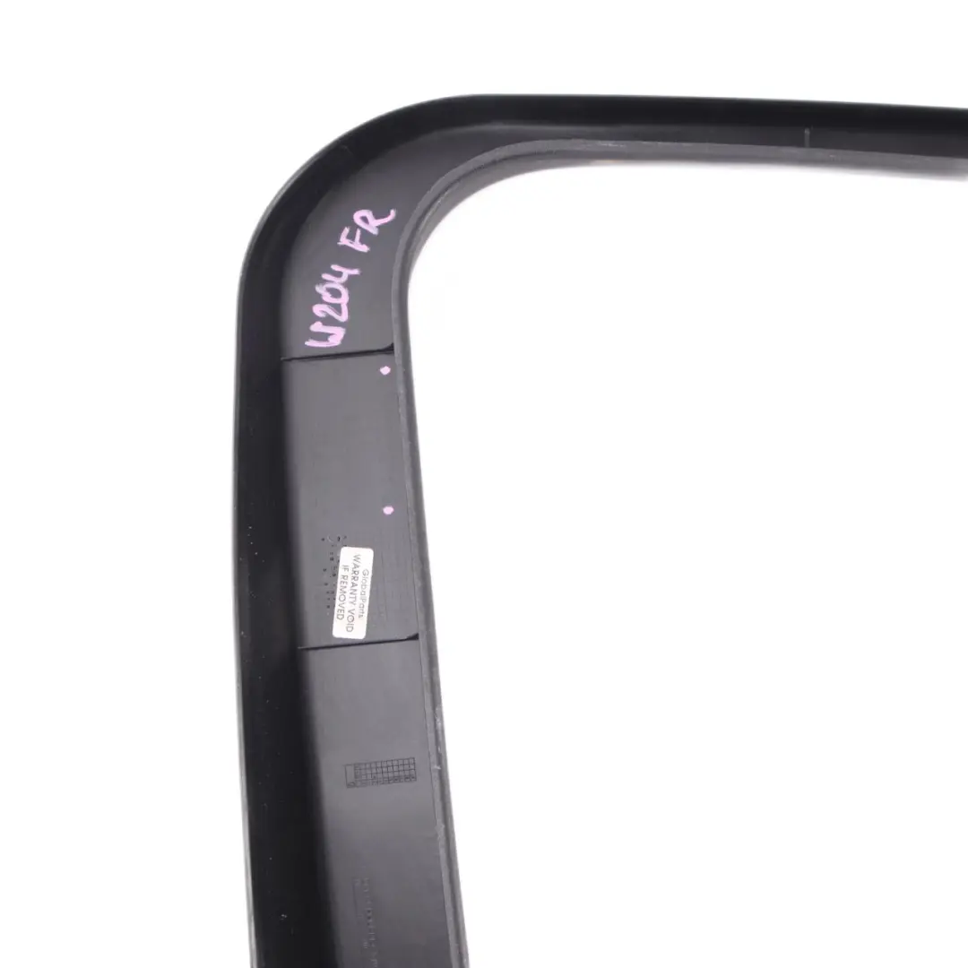 Coprire il telaio finestrino Rivestimento porta anteriore destra per Mercedes W204 con numero di parte A2047200471 Mercedes W204 Coprire il telaio finestrino Rivestimento porta anteriore destra - SKU A2047200471 - Numero di parte A2047200471