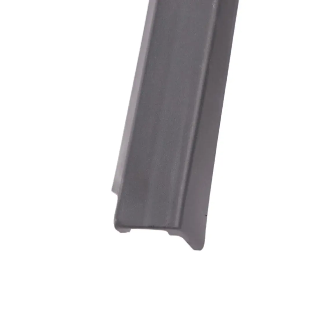 Coprire il telaio finestrino Rivestimento porta anteriore destra per Mercedes W204 con numero di parte A2047200471 Mercedes W204 Coprire il telaio finestrino Rivestimento porta anteriore destra - SKU A2047200471 - Numero di parte A2047200471