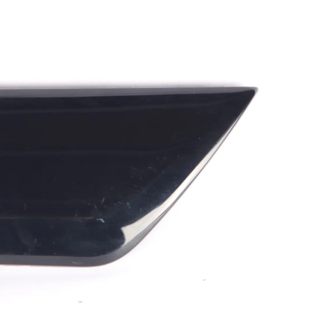 Moldura puerta delantera izquierda Couverture bandes Negro Brillo para Mercedes W204 con número de pieza A2047200922 Mercedes W204 Moldura puerta delantera izquierda Couverture bandes Negro Brillo - SKU A2047200922 - Número de pieza A2047200922