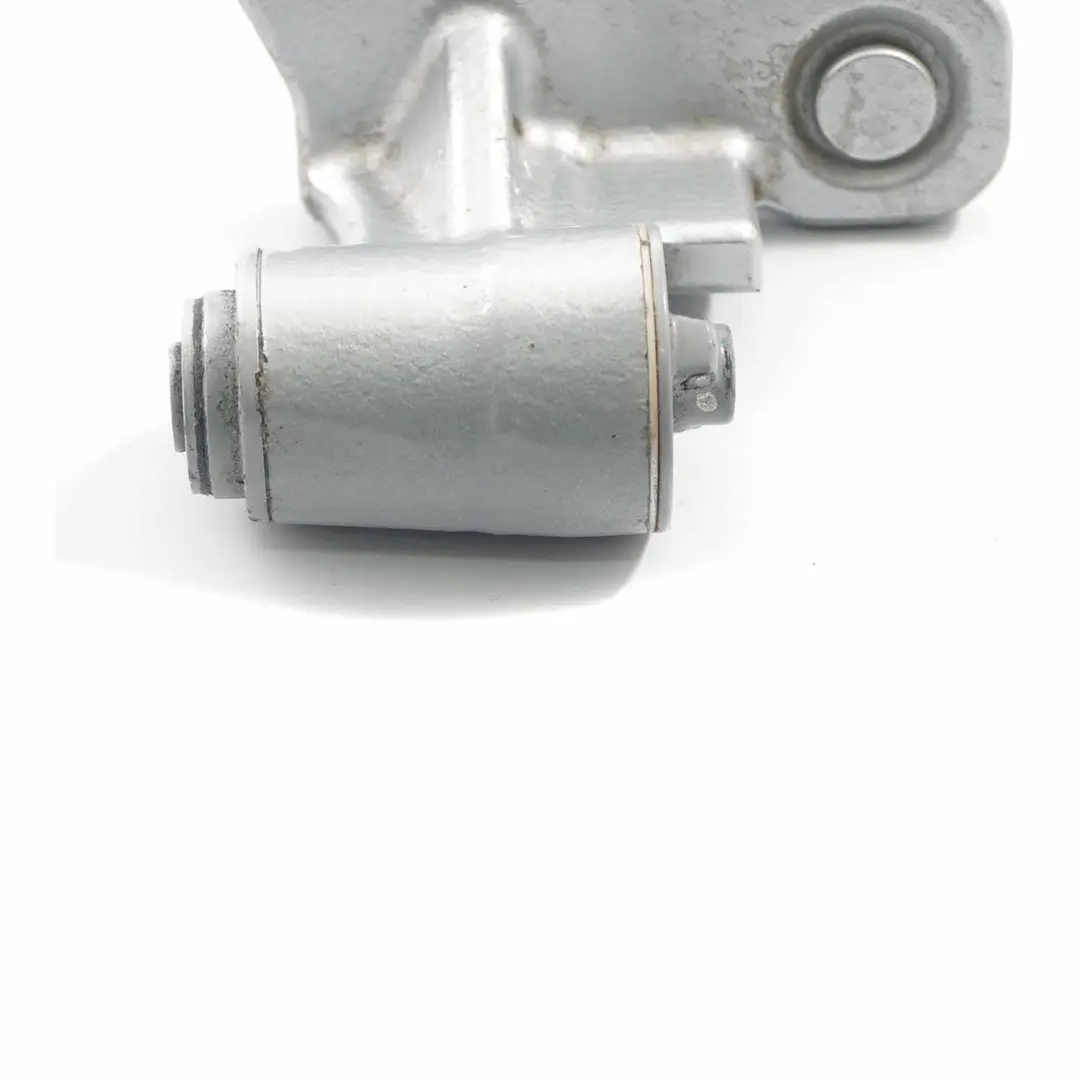 Cerniera porta anteriore destra inferiore Iridium Silver 775 per Mercedes W212 con numero di parte A2047201837 Mercedes W212 Cerniera porta anteriore destra inferiore Iridium Silver 775 - SKU A2047201837-IRS - Numero di parte A2047201837