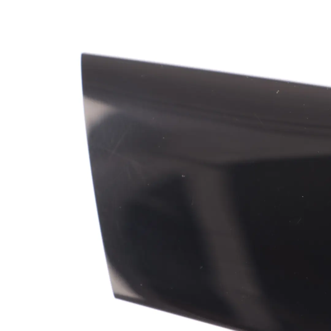 Moldura Puerta Delantera Izquierda Panel Negro para Mercedes W204 con número de pieza A2047205722 Mercedes W204 Moldura Puerta Delantera Izquierda Panel Negro - SKU A2047205722 - Número de pieza A2047205722