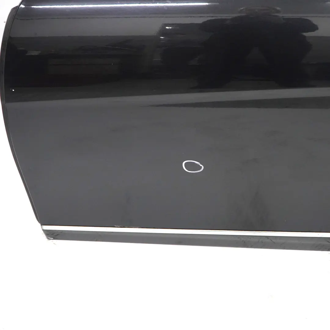 Rivestimento porta anteriore sinistra Obsidian Nero Metallic - 197 per Mercedes W204 con numero di parte A2047205900 Mercedes W204 Rivestimento porta anteriore sinistra Obsidian Nero Metallic - 197 - SKU A2047205900-OB2 - Numero di parte A2047205900