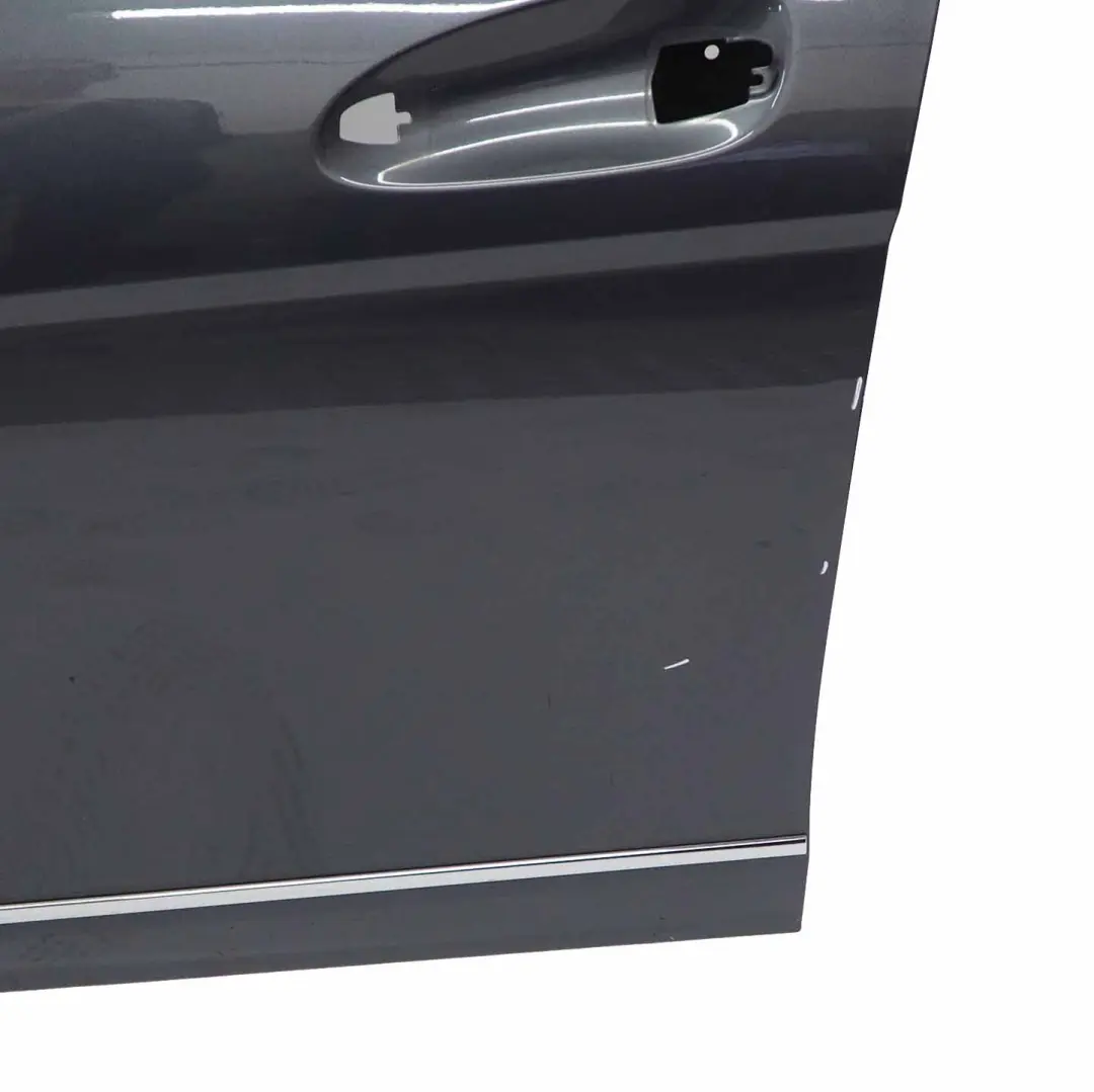 Mercedes W204 Recouvrement de porte avant gauche Gris ténorite métallisé - 755 - SKU A2047205900-TNG - Numéro de pièce A2047205900