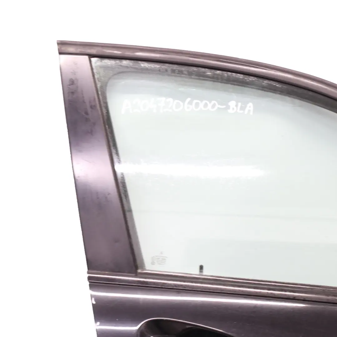 Rivestimento anteriore destro Schwarz Nero - 040 per Mercedes W204 con numero di parte A2047206000 Mercedes W204 Rivestimento anteriore destro Schwarz Nero - 040 - SKU A2047206000-BLA - Numero di parte A2047206000