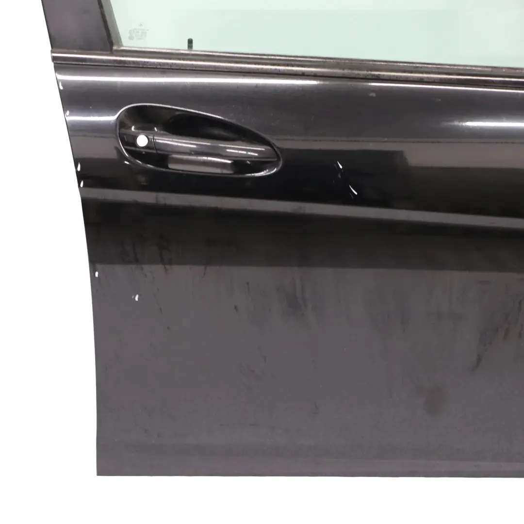 Puerta Delantera Derecha Revestimiento Schwarz Negro - 040 para Mercedes W204 con número de pieza A2047206000 Mercedes W204 Puerta Delantera Derecha Revestimiento Schwarz Negro - 040 - SKU A2047206000-BLA - Número de pieza A2047206000