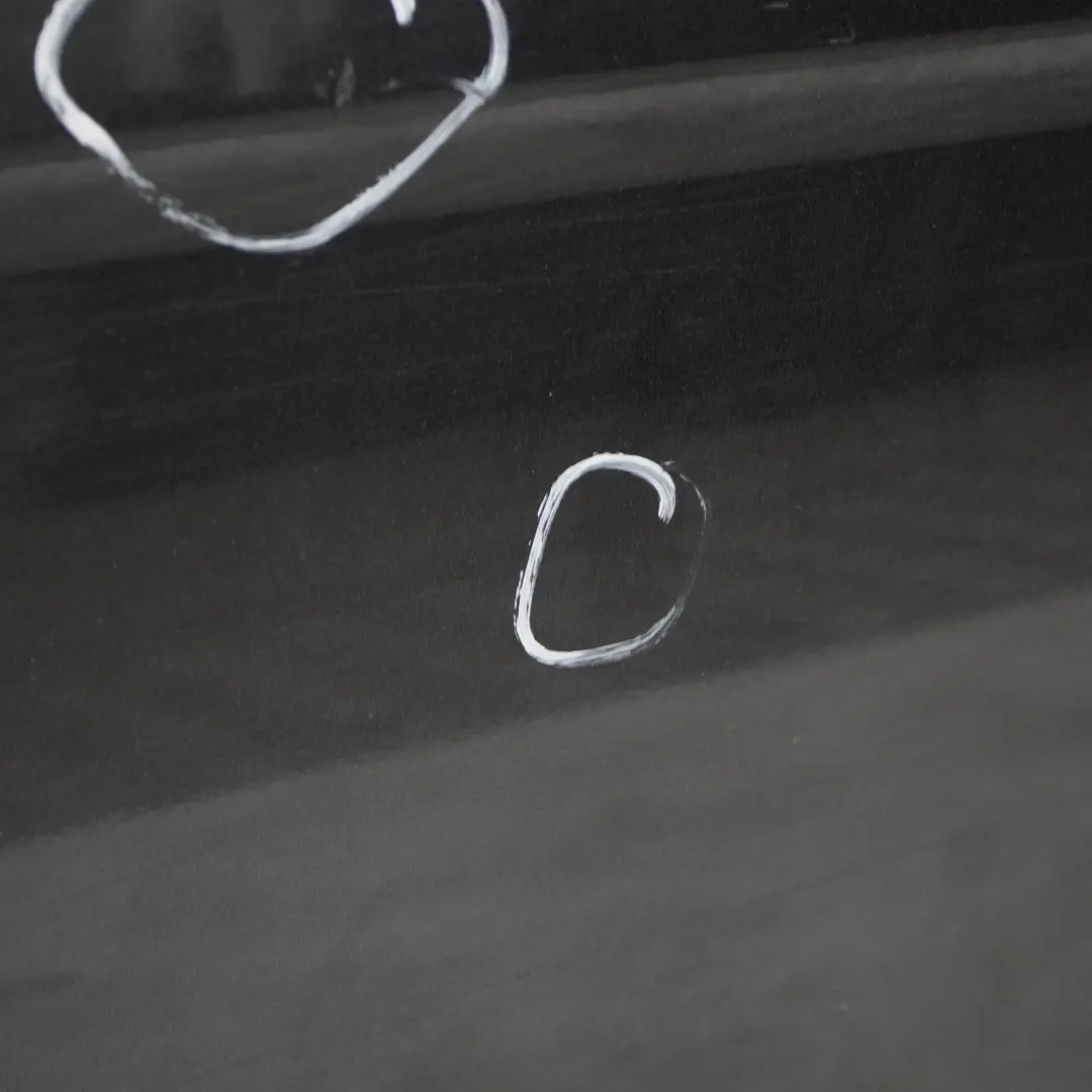 Rivestimento anteriore destro della portiera Magnetite Black - 183 per Mercedes W204 con numero di parte A2047206000 Mercedes W204 Rivestimento anteriore destro della portiera Magnetite Black - 183 - SKU A2047206000-MTS2 - Numero di parte A2047206000