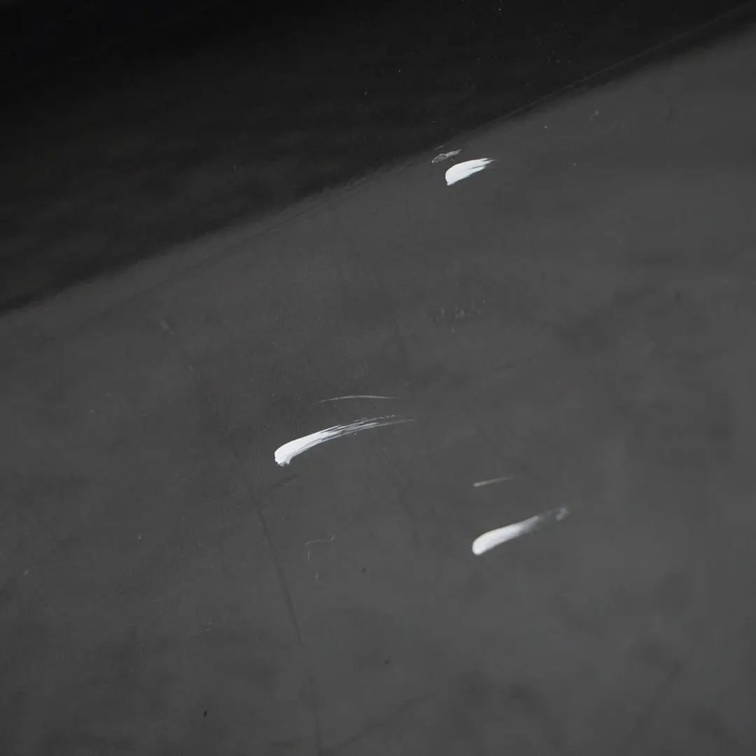 Rivestimento anteriore destro della portiera Magnetite Black - 183 per Mercedes W204 con numero di parte A2047206000 Mercedes W204 Rivestimento anteriore destro della portiera Magnetite Black - 183 - SKU A2047206000-MTS2 - Numero di parte A2047206000