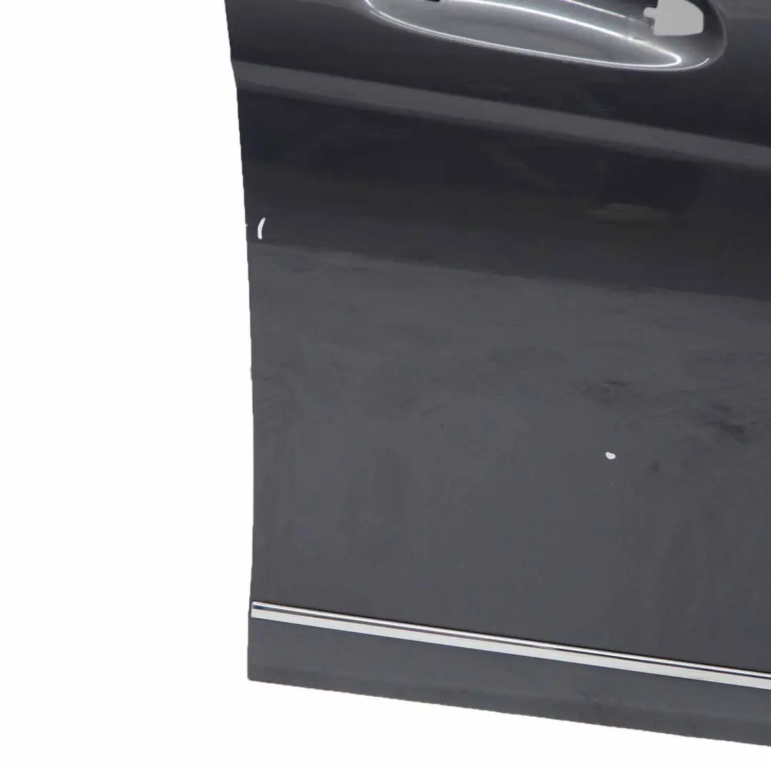 Rivestimento anteriore destro Tenorite Grey Metallic - 755 per Mercedes W204 con numero di parte A2047206000 Mercedes W204 Rivestimento anteriore destro Tenorite Grey Metallic - 755 - SKU A2047206000-TNG - Numero di parte A2047206000