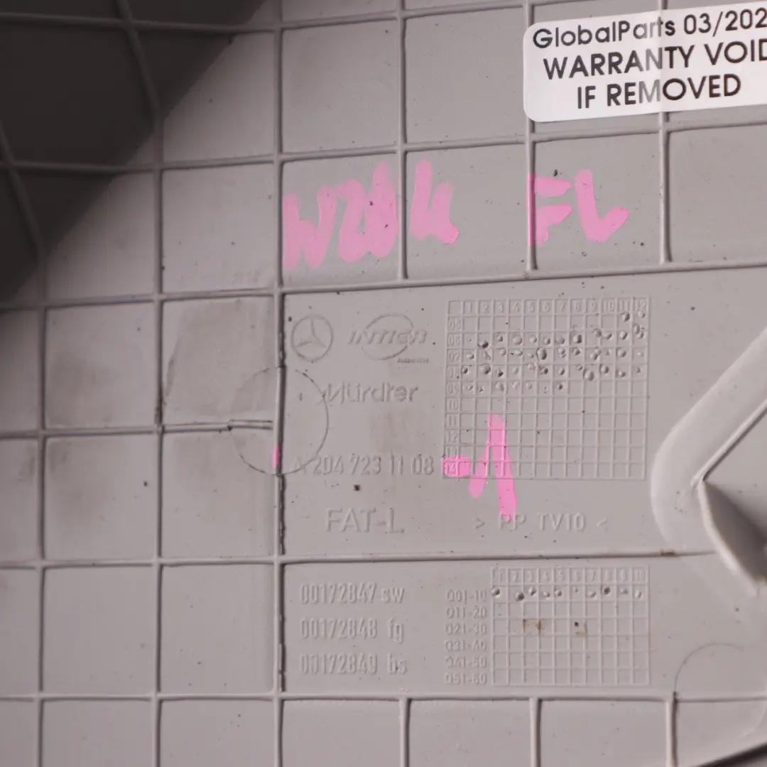 Tapa de la Tarjeta de Puerta Panel Delantero Izquierdo para Mercedes W204 con número de pieza A2047231108 Mercedes W204 Tapa de la Tarjeta de Puerta Panel Delantero Izquierdo - SKU A2047231108-1 - Número de pieza A2047231108