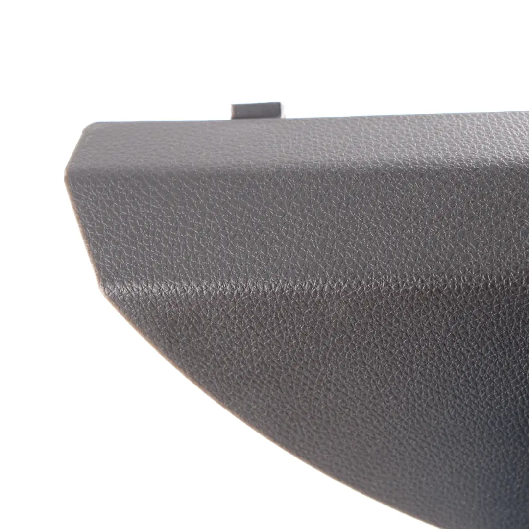 Couvercle Carte Porte Panneau d'habillage Avant Droit pour Mercedes W204 à propos du numéro de pièce A2047231208 Mercedes W204 Couvercle Carte Porte Panneau d'habillage Avant Droit - SKU A2047231208 - Numéro de pièce A2047231208