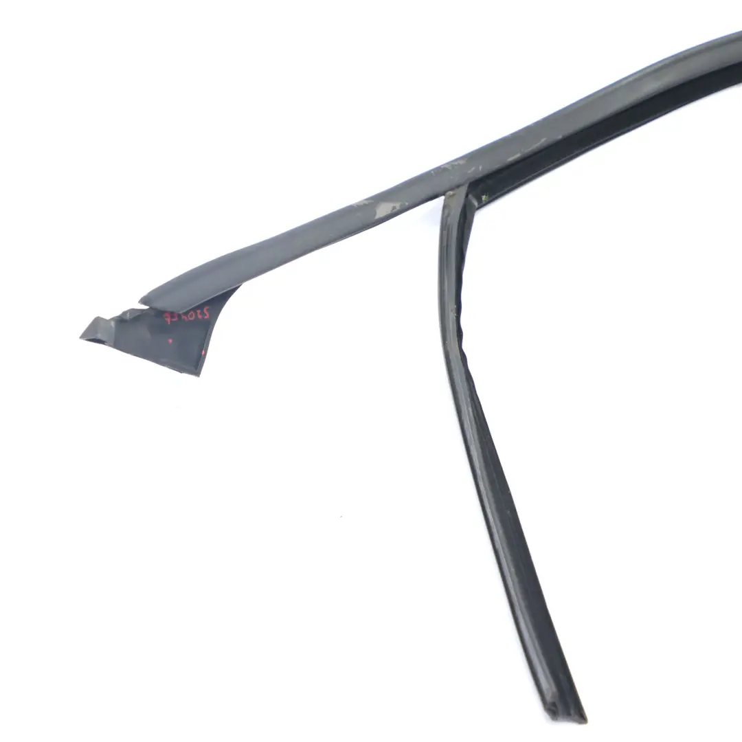 Delantero Izquierdo Puerta Ventana Interior Junta para Mercedes W204 con número de pieza A2047250125 Mercedes W204 Delantero Izquierdo Puerta Ventana Interior Junta - SKU A2047250125 - Número de pieza A2047250125