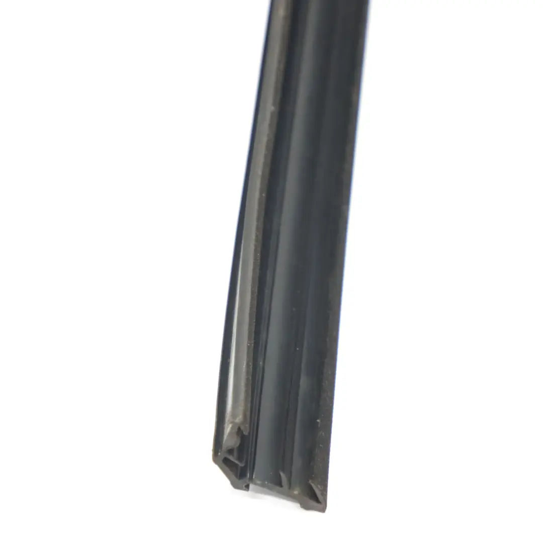 Mercedes W204 Finestrino porta anteriore sinistro Guarnizione interna interna - SKU A2047250125 - Numero di parte A2047250125