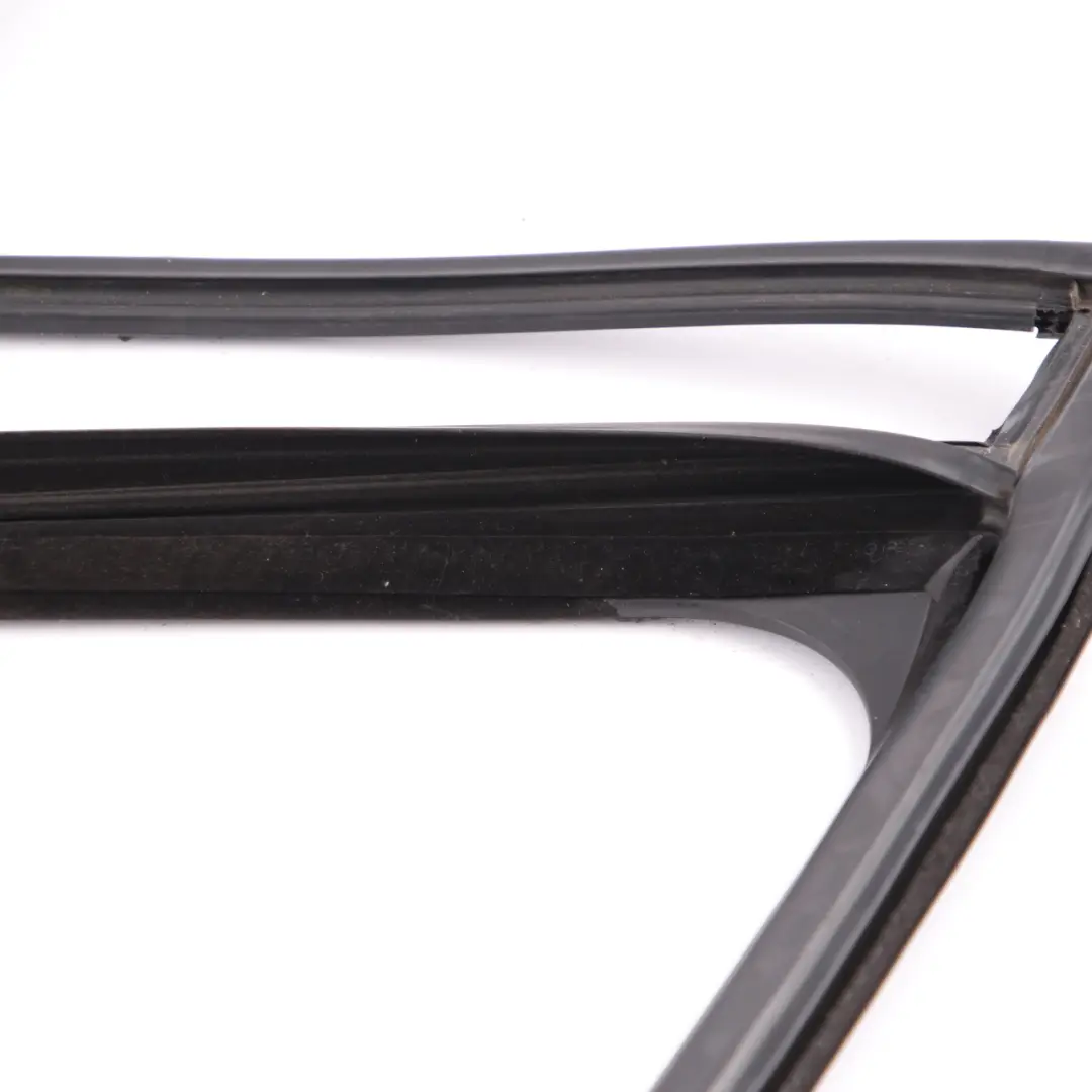Seal Door Window Front Right Inside Interior Gasket to Mercedes W204 with Part number A2047251400 Mercedes W204 Seal Door Window Front Right Inside Interior Gasket - SKU A2047251400 - Part number A2047251400