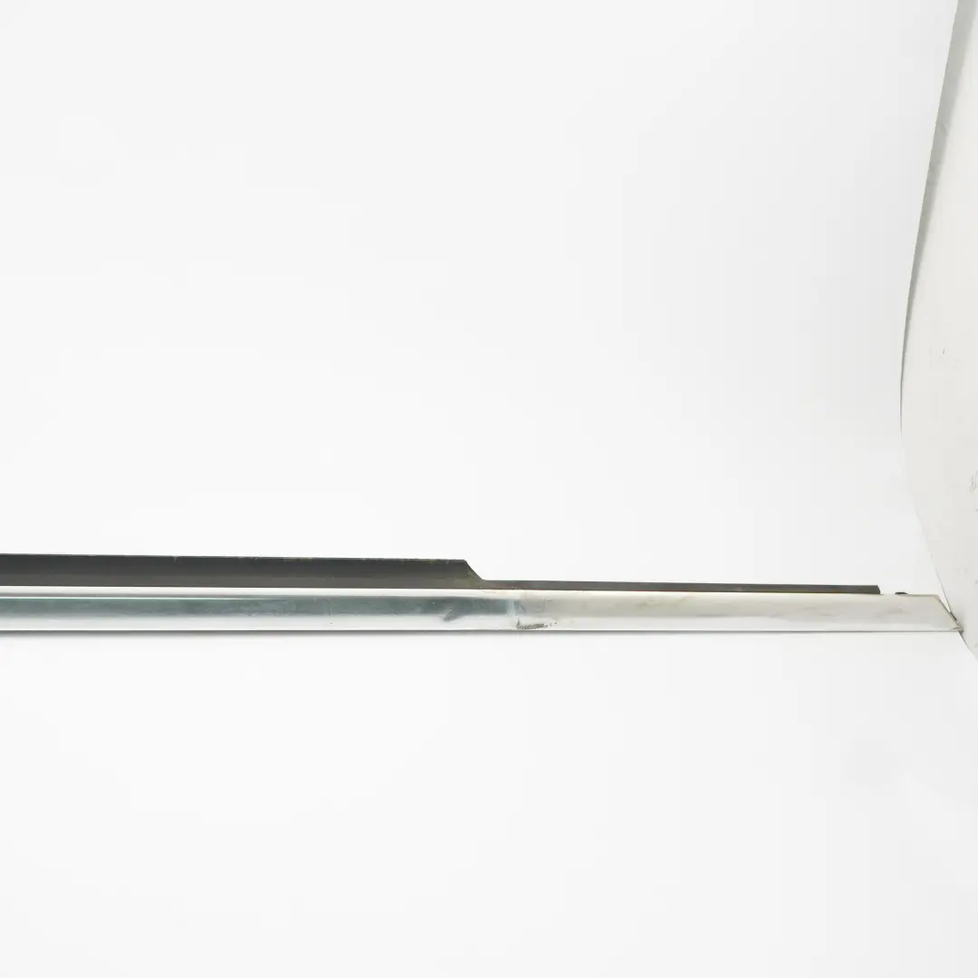 Delantero Derecho Puerta Ventana Exterior Tira Cromo para Mercedes W204 con número de pieza A2047251665 Mercedes W204 Delantero Derecho Puerta Ventana Exterior Tira Cromo - SKU A2047251665-1 - Número de pieza A2047251665