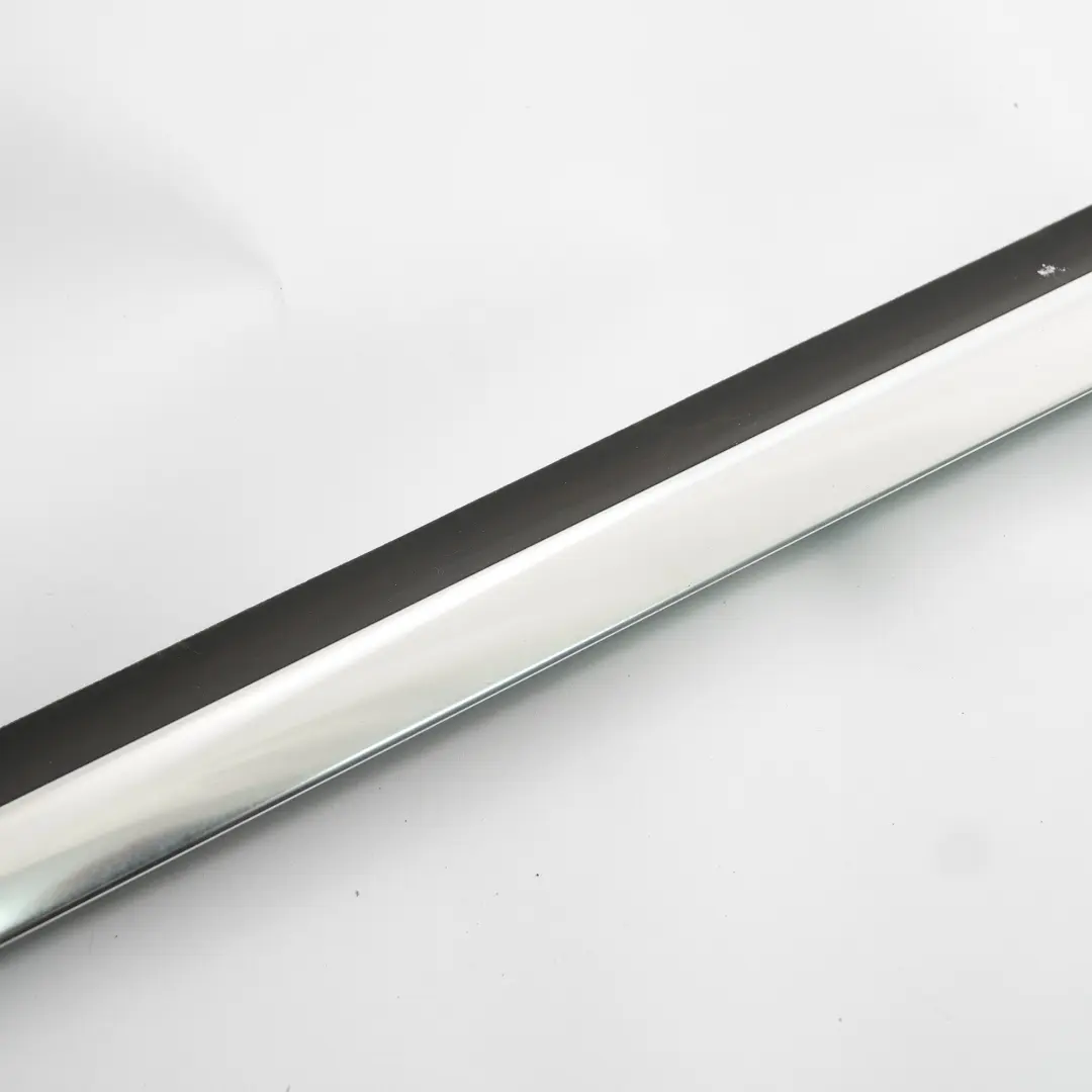 Delantero Derecho Puerta Ventana Exterior Tira Cromo para Mercedes W204 con número de pieza A2047251665 Mercedes W204 Delantero Derecho Puerta Ventana Exterior Tira Cromo - SKU A2047251665-1 - Número de pieza A2047251665